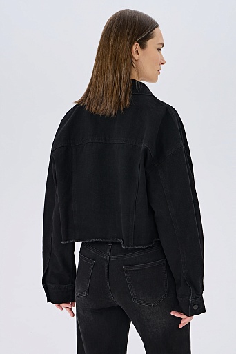 Укороченная джинсовая куртка черного цвета