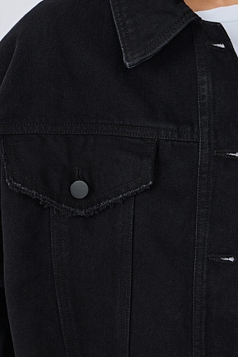 Укороченная джинсовая куртка черного цвета