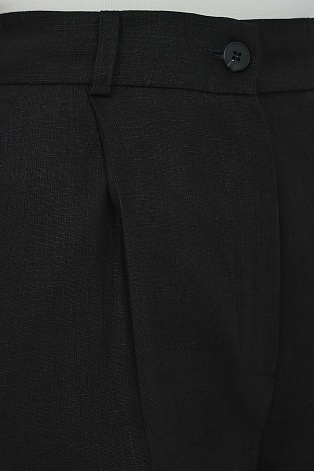 Черные брюки прямого кроя