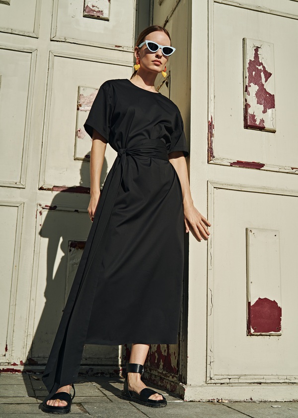 Women in black: как носить самый нетрадиционный цвет лета. Фото 4