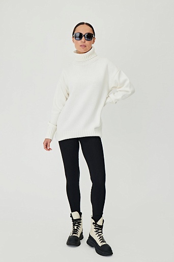 Белый пуловер oversize