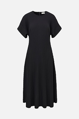 Черное платье-плиссе
