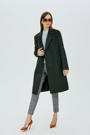 Темно-зеленое двубортное пальто