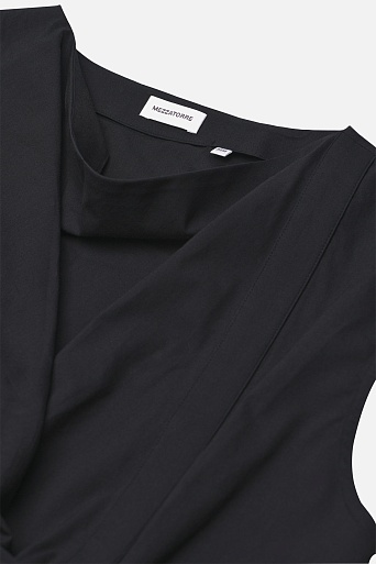 Ассиметричная блуза черного цвета с пояском