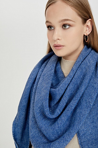 Трикотажный шарф-платок синего цвета