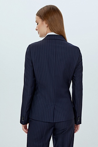 Двубортный пиджак темно-синего цвета в меловую полоску