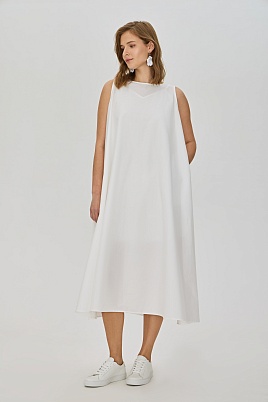 Белое платье без рукавов