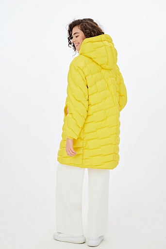 Ярко-желтое пуховое пальто с капюшоном