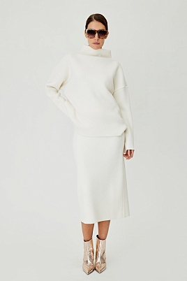 Белый комплект пуловер и юбка