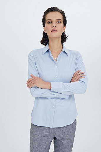 Базовая нежно-голубая блузка с широкими манжетами