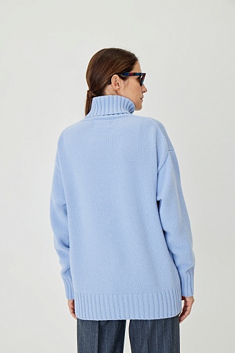 Голубой пуловер oversize