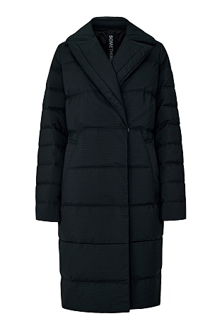 Черное пуховое пальто из ткани в полоску